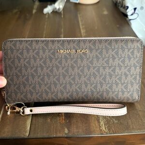 Michael Kors Large Wallet in Powder Blush